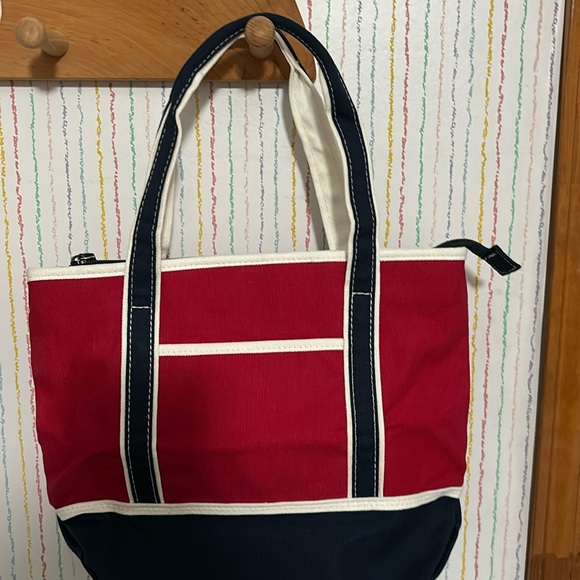 Adorable red white and blue tote. BNWOT. - Picture 3 of 3